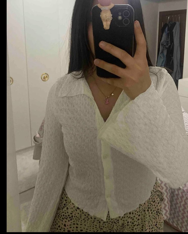 Düğmeli Beyaz V Yakalı Uzun Kollu Kadın Gömlek - Görsel 2