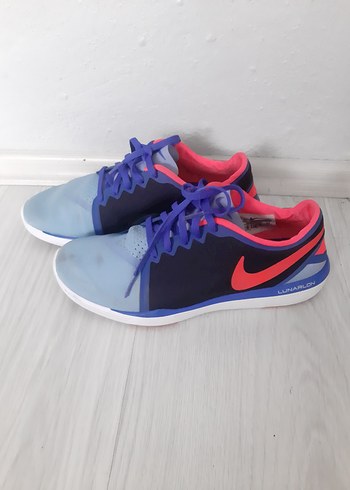 Nike Renkli Bağcıklı Kadın Spor Ayakkabı