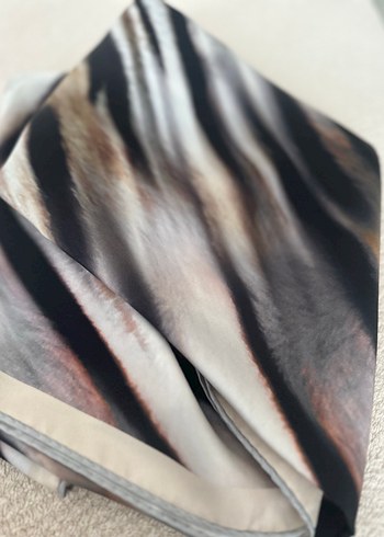 Vakko Gri İpek Kadın Eşarp - Görsel 2