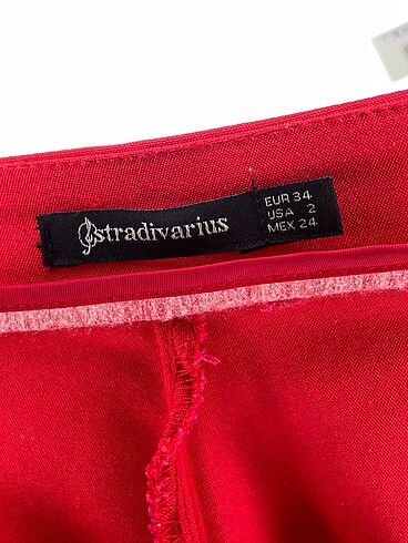 34 Beden kırmızı Renk Stradivarius Kumaş Pantolon %70 İndirimli.