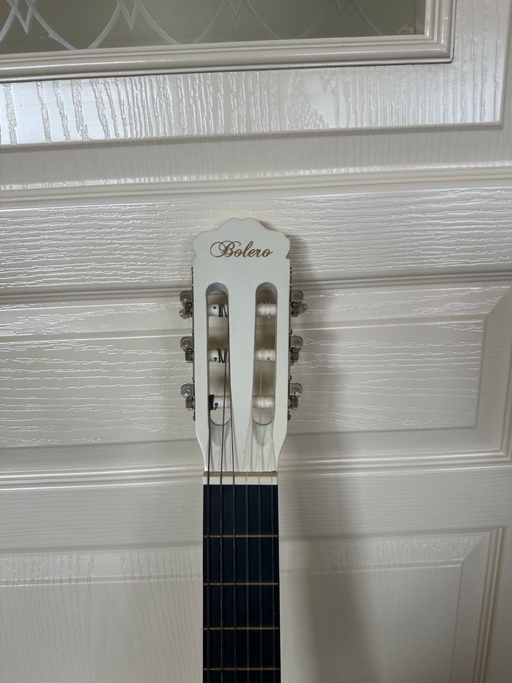 Beyaz Klasik Gitar - Görsel 2