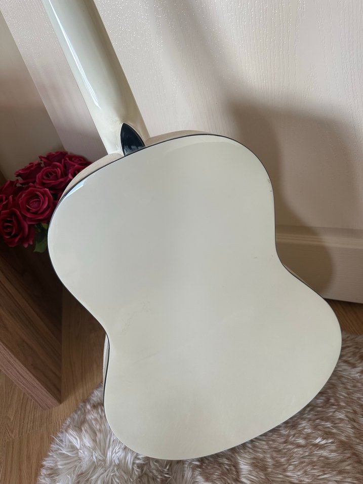 Beyaz Klasik Gitar - Görsel 3