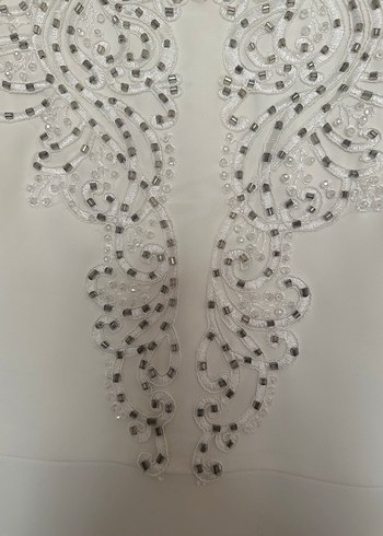 Uzun Beyaz İncili V Yaka Abiye Elbise - Görsel 4