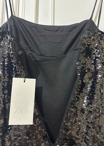 Siyah Pul Detaylı Uzun Straplez Elbise - Görsel 3