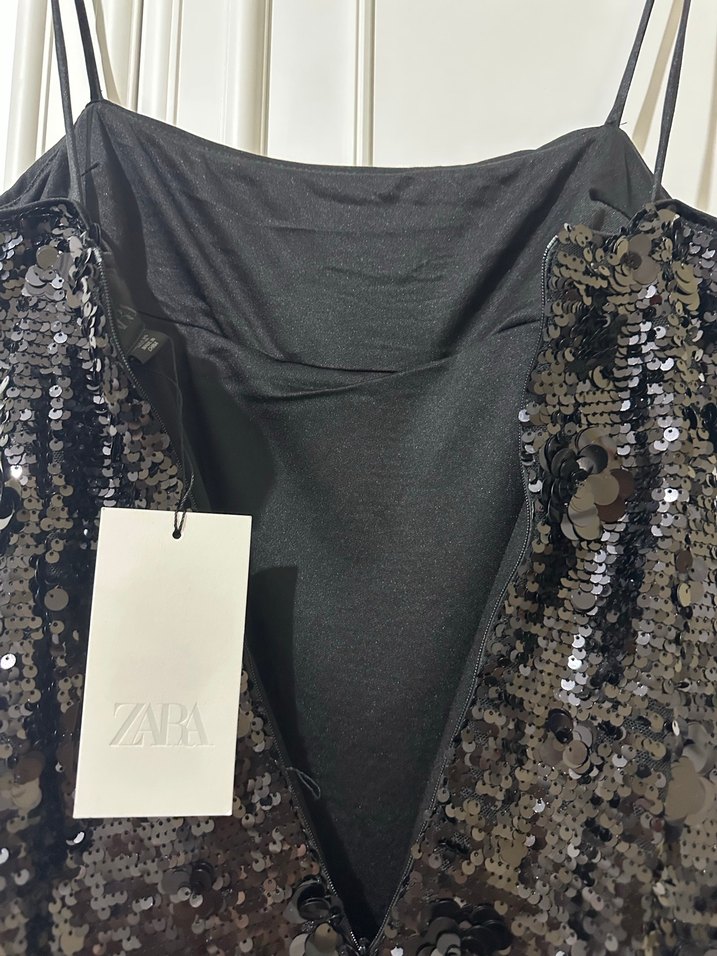 Siyah Pul Detaylı Uzun Straplez Elbise - Görsel 3