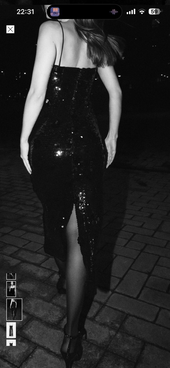 Siyah Pul Detaylı Uzun Straplez Elbise - Görsel 2