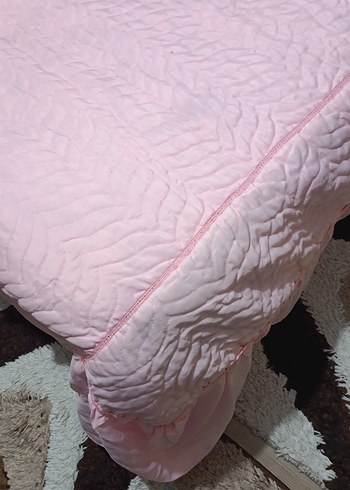  Beden Nakışlı Pembe Yatak Örtüsü