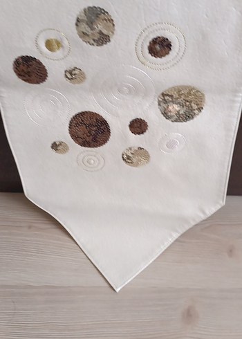 İşlemeli Beyaz Modern Masa Örtüsü.ranır - Görsel 3