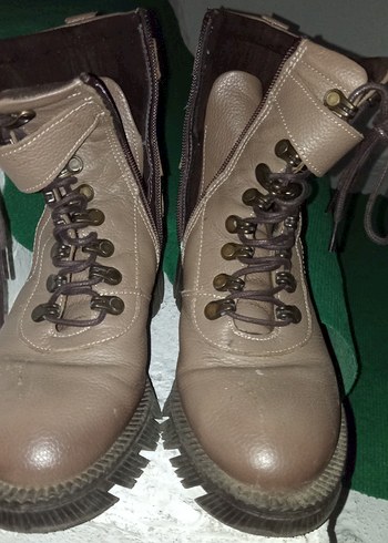 Zara Bej Kadın Deri Bağcıklı Dolgu Topuk Bot