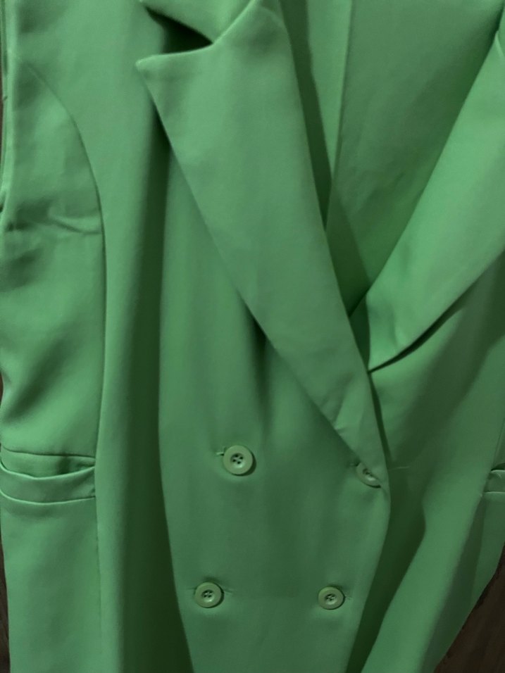 Düğmeli Yeşil Uzun Kesim Kolsuz Blazer ve Pantolonu - Görsel 2