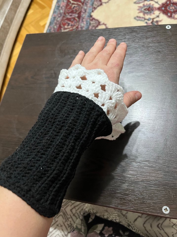 Beyaz Dantelli Siyah Örgü Kadın Eldiven - Görsel 4