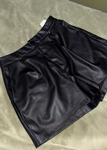 Kadın Siyah Deri Şort - Görsel 5