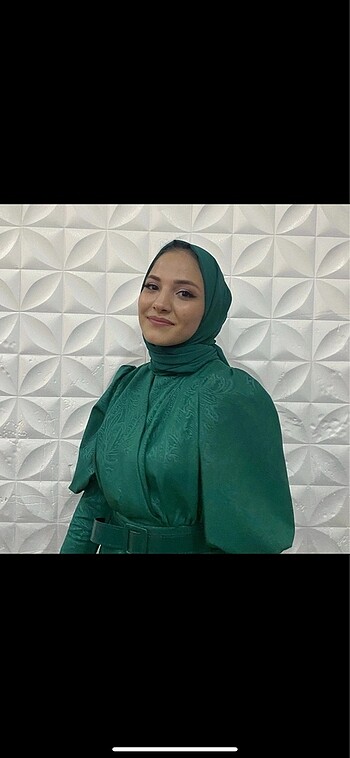 Abiye elbise zümrüt yeşili ( tül şal ile gönderilecektir (kesme 