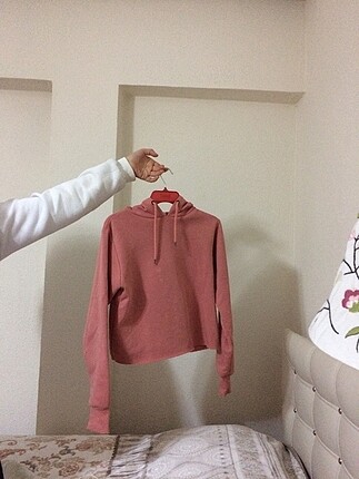 Crop tarzı kapüşonlu sweat
