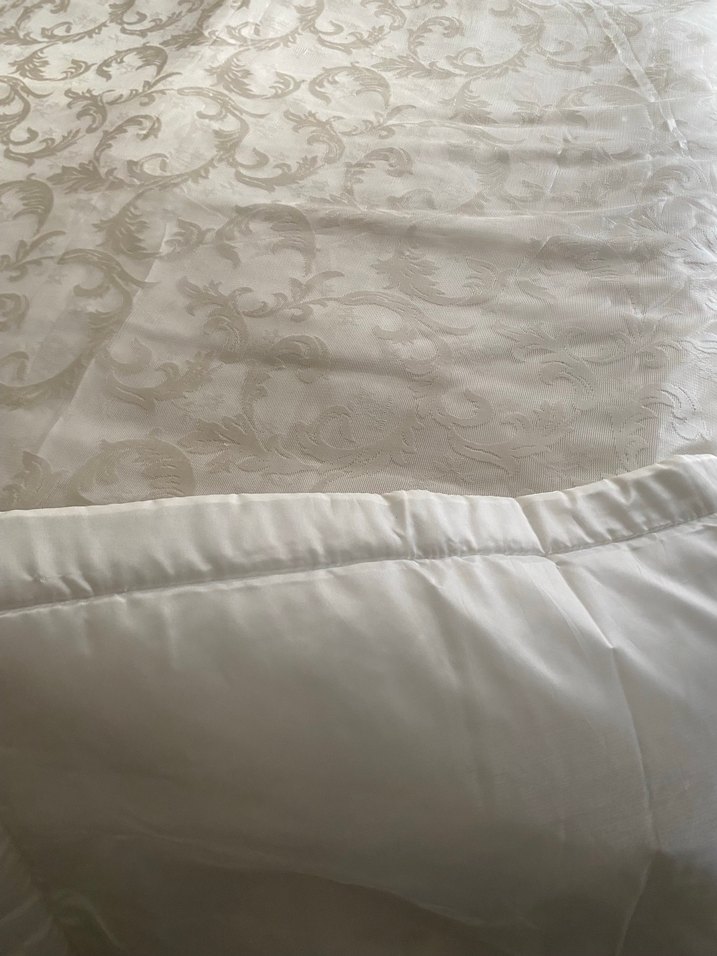 Beyaz Desensiz Yatak Örtüsü - Görsel 2