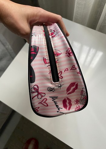 Victoria's Secret Pembe Şeffaf Makyaj Çantası - Görsel 3