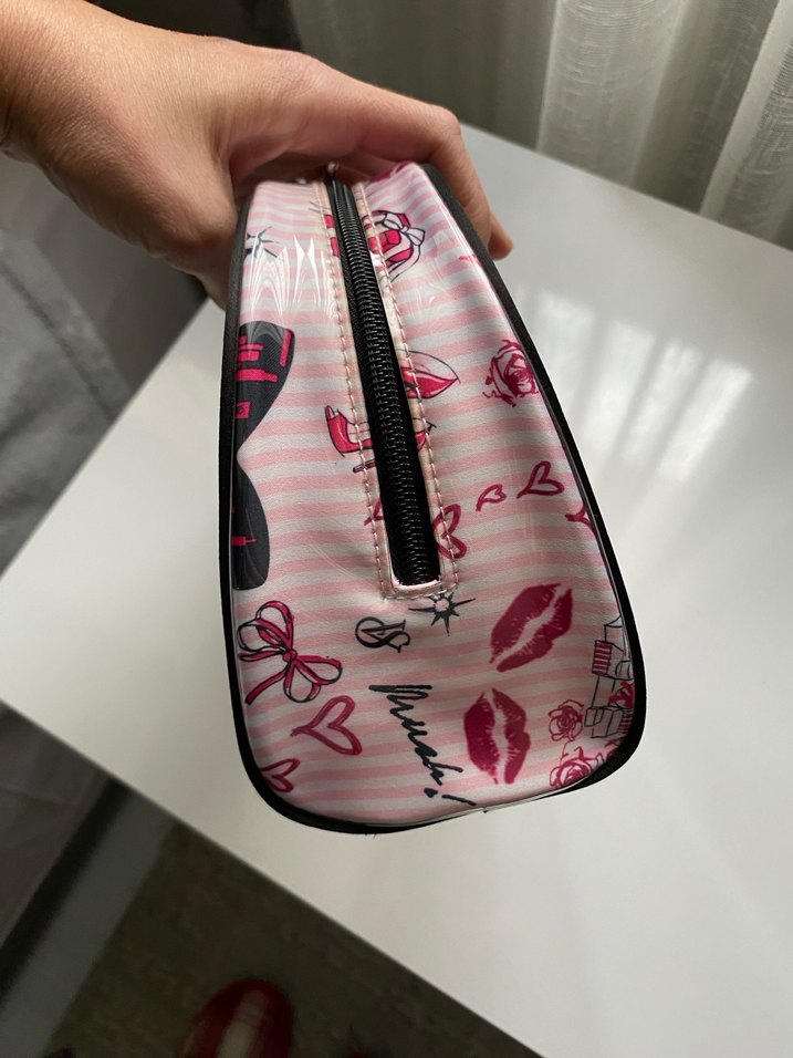 Victoria's Secret Pembe Şeffaf Makyaj Çantası - Görsel 3