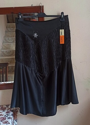 İŞLEMELİ PİLELİ ETEK 