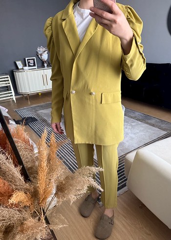 Sarı Düğmeli Kadın Ofis Takımı - Görsel 3