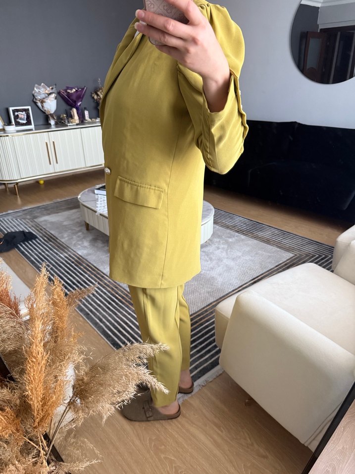 Sarı Düğmeli Kadın Ofis Takımı - Görsel 4
