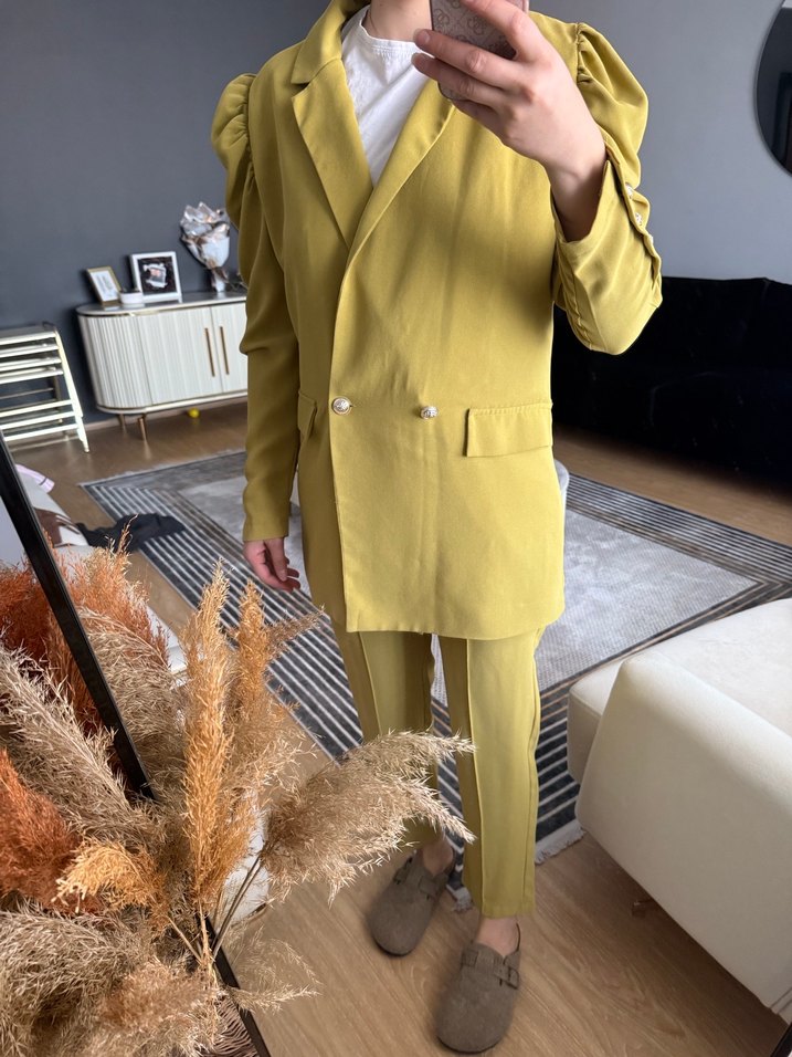 Sarı Düğmeli Kadın Ofis Takımı - Görsel 3