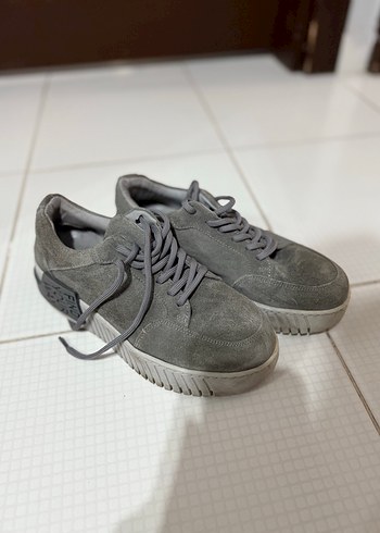 Gri Süet Kadın Spor Ayakkabı - Görsel 3