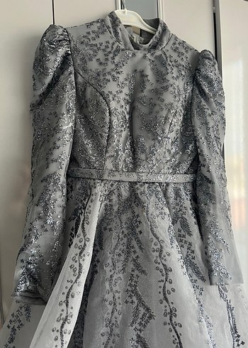 Uzun Kollu Gri İşlemeli Abiye Elbise - Görsel 2