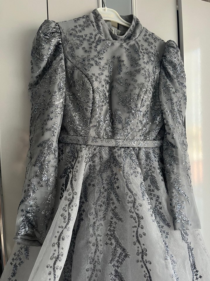 Uzun Kollu Gri İşlemeli Abiye Elbise - Görsel 2