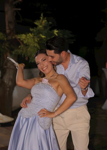 Drapeli Straplez Uzun Beyaz Nişan Elbisesi - Görsel 5