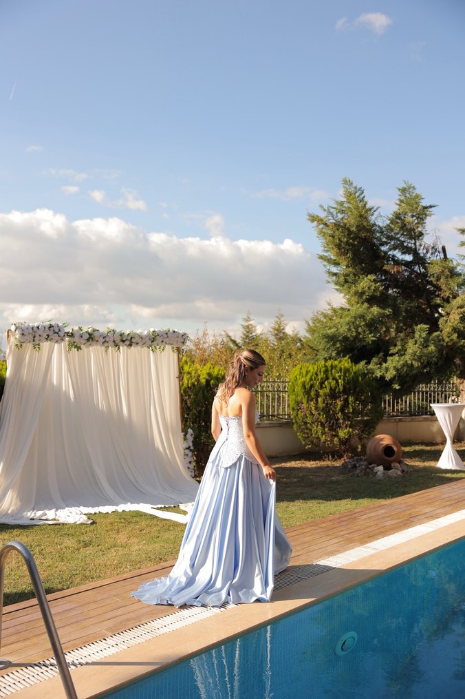 Drapeli Straplez Uzun Beyaz Nişan Elbisesi - Görsel 2