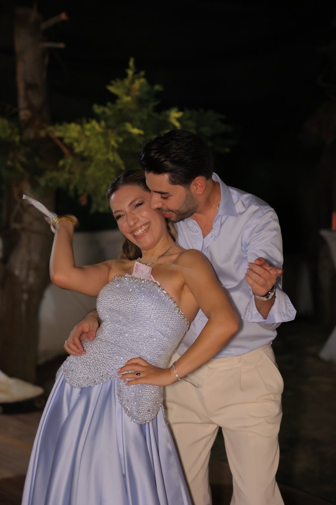 Drapeli Straplez Uzun Beyaz Nişan Elbisesi - Görsel 5