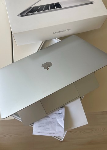 Beyaz MacBook Pro Dizüstü Bilgisayar - Görsel 3