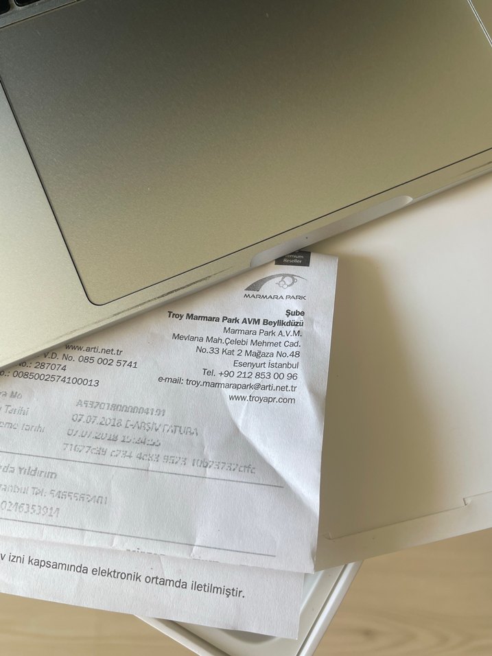 Beyaz MacBook Pro Dizüstü Bilgisayar - Görsel 2