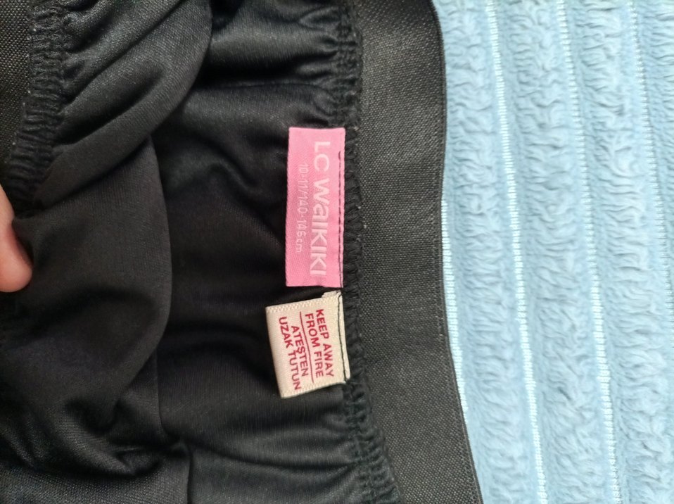 Kız Çocuk Parlak Siyah Etek - Görsel 2