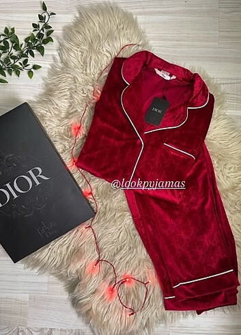 Dior kırmızı kadife pijama takımı 