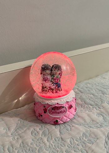 Pembe Romantik Kar Küresi Figür - Görsel 3