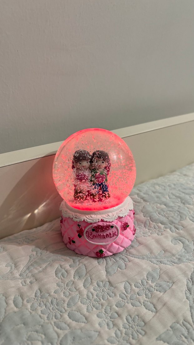 Pembe Romantik Kar Küresi Figür - Görsel 3