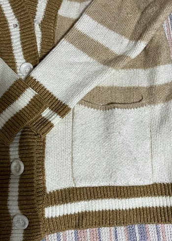 Bej Çizgili V Yaka Kadın Hırka - Görsel 3