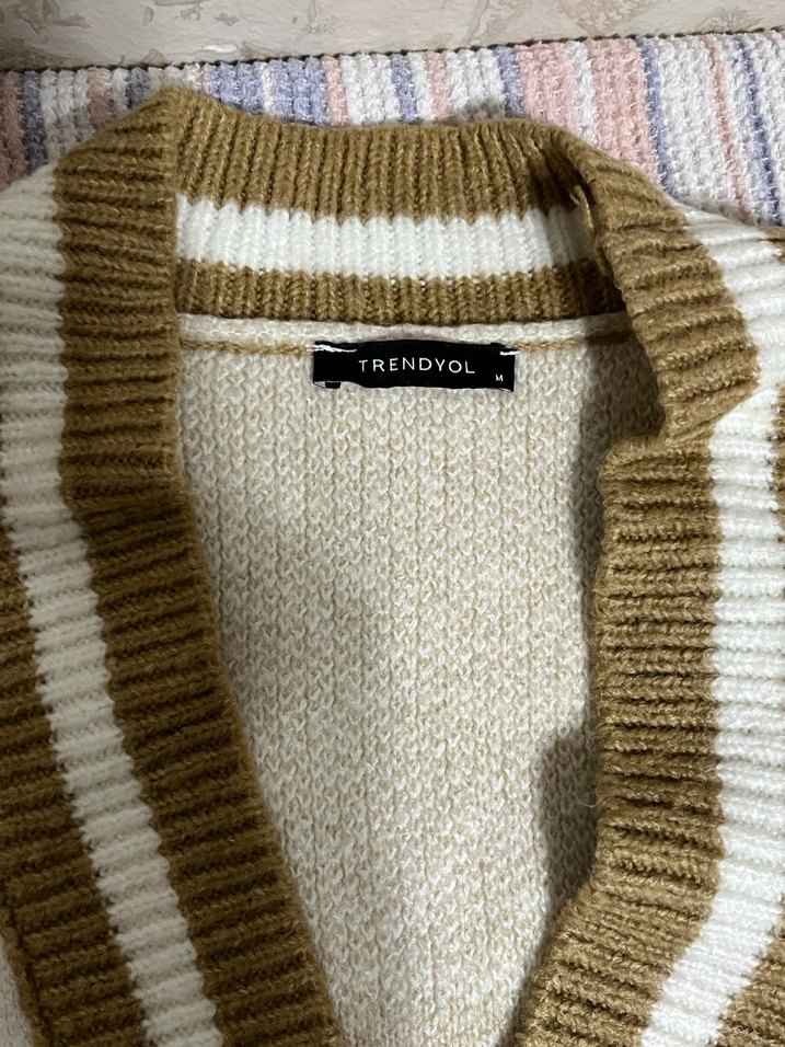 Bej Çizgili V Yaka Kadın Hırka - Görsel 4