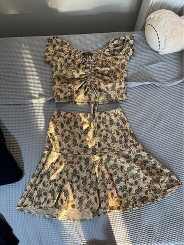 Büzgülü crop- etek takımı