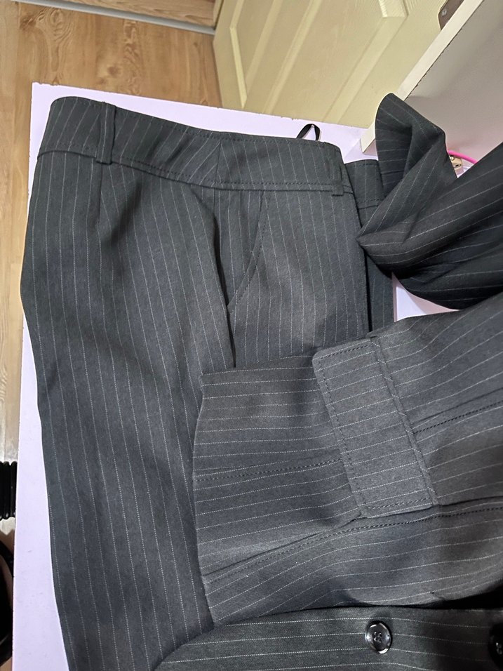 Kadın Gri Çizgili Regular Fit Kumaş Pantolon - Görsel 2