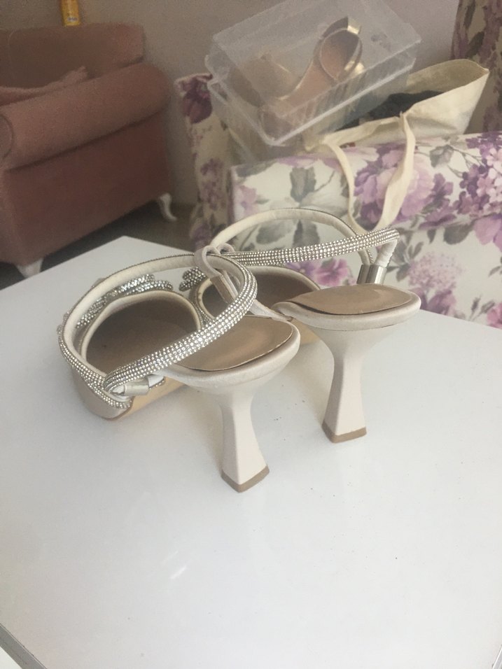 Bej İşlemeli Yüksek Topuklu Kadın Abiye Ayakkabı - Görsel 4