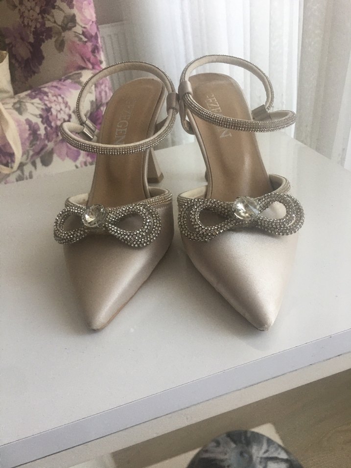 Bej İşlemeli Yüksek Topuklu Kadın Abiye Ayakkabı - Görsel 2