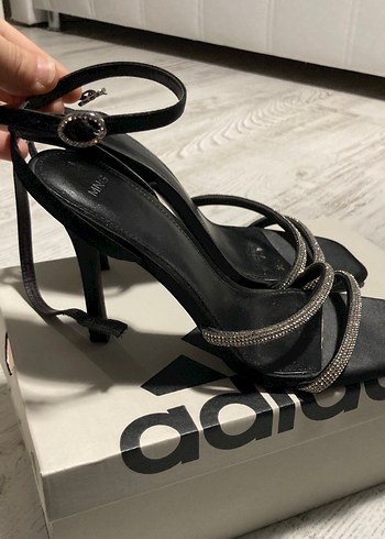 Mango taşlı zarif topuklu ayakkabı - Görsel 3