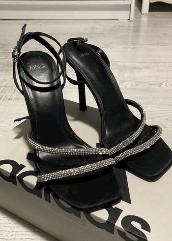 Mango taşlı zarif topuklu ayakkabı - Görsel 4