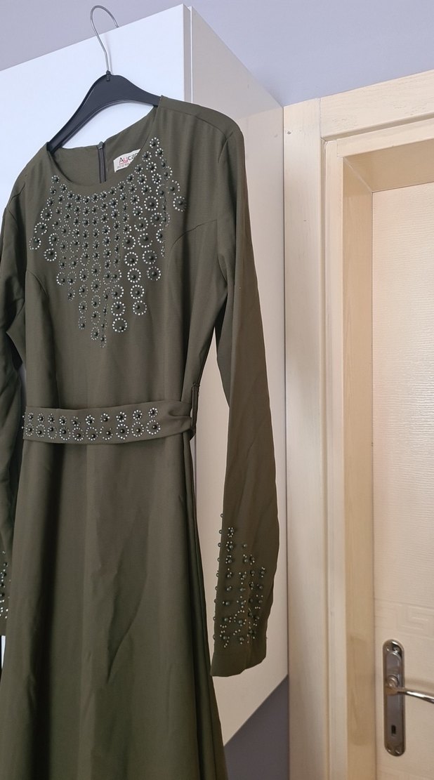 Nakışlı Kemerli Uzun Haki Elbise - Görsel 2