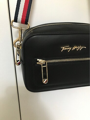  Beden TOMMY HILFIGER SİYAH FERMUARLI ÇAPRAZ ÇANTA