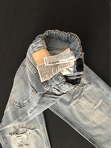 8 Yaş Beden mavi Renk ORJ. ZARA UNISEX ÇOCUK YIRTIK BALON JEAN