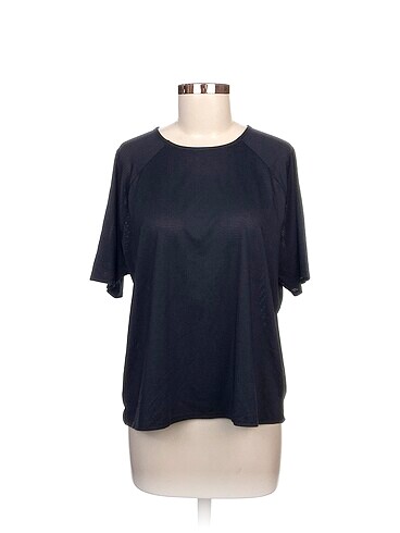 H&M T-shirt %70 İndirimli.