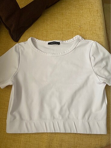 beyaz crop t shirt